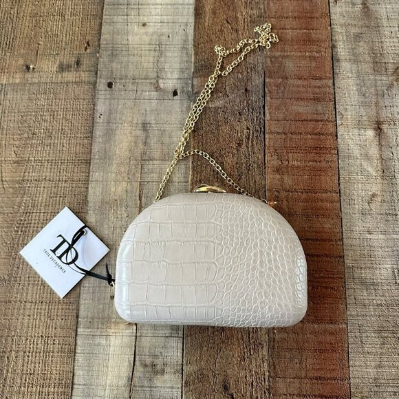 True Décadence Croc Embossed Off White Clutch With Gold Chain Strap - Picture 7 of 7